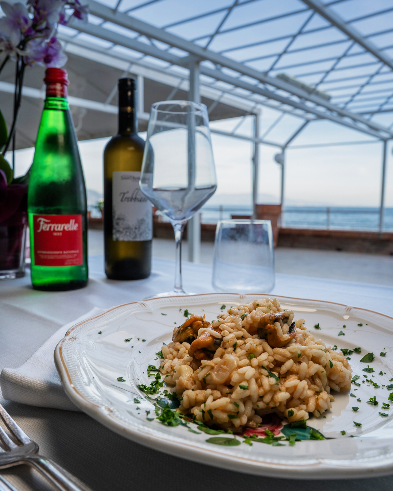 Risotto servito con vista mare al Maga Circe